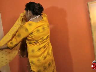 ಭಾರತೀಯ ಸೆಕ್ಸಿ ಬಸ್ಟಿ ಹಾಟ್ಟಿ ರುಪಾಲಿ